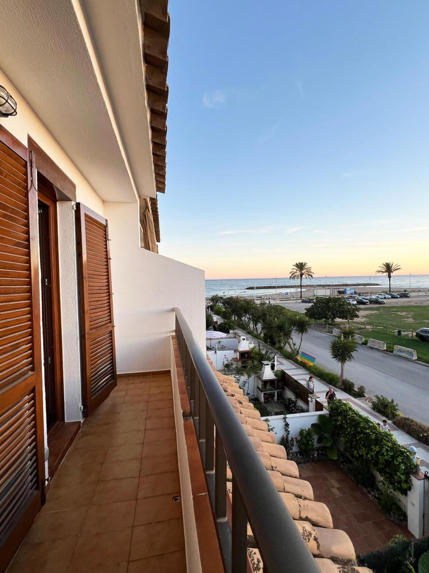 Espectacular Sunny House In The Beach Cunit Exteriér fotografie