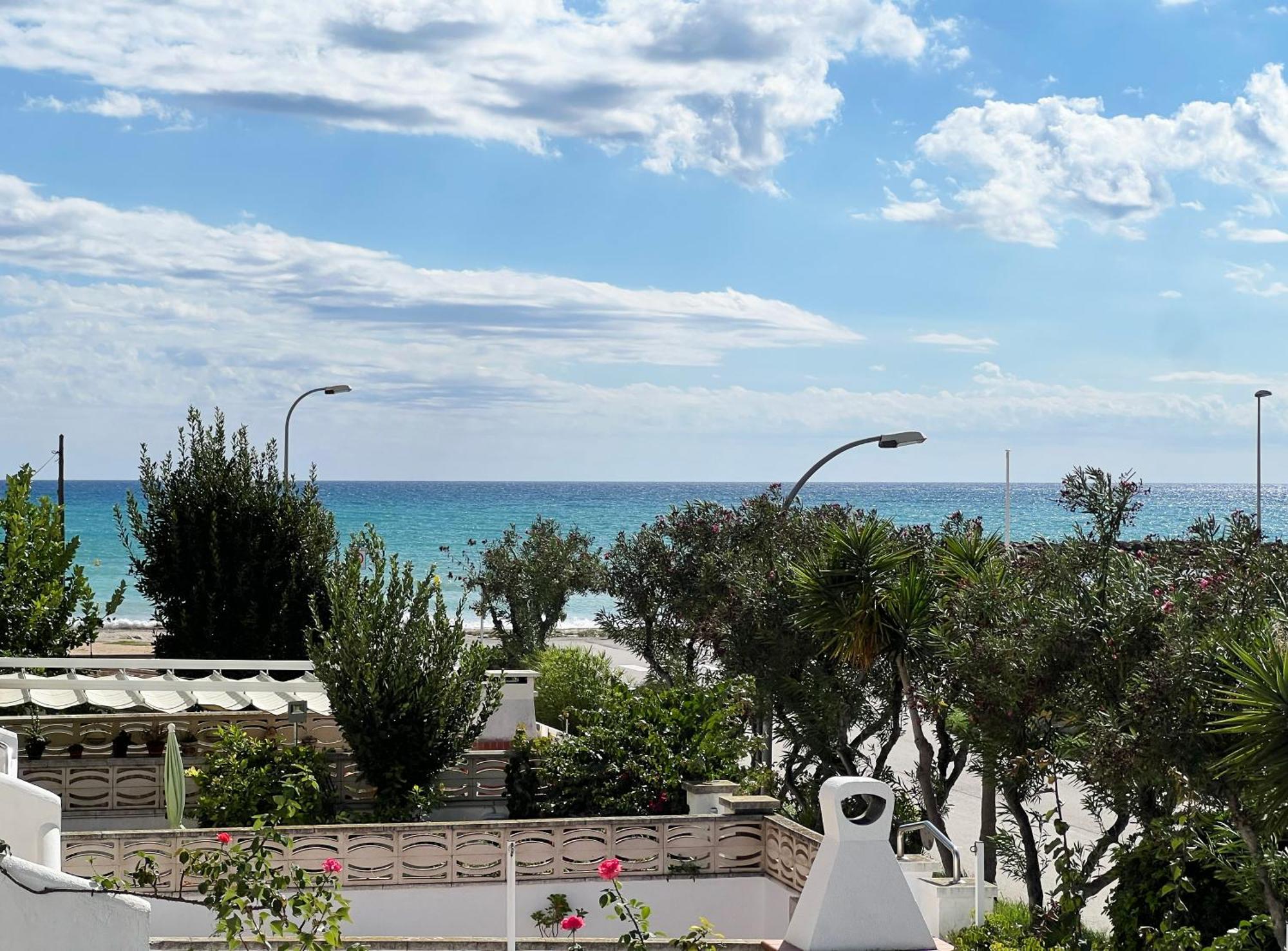 Espectacular Sunny House In The Beach Cunit Exteriér fotografie